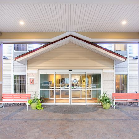 Holiday Inn Express Hotel & Suites Brattleboro By Ihg Exterior photo