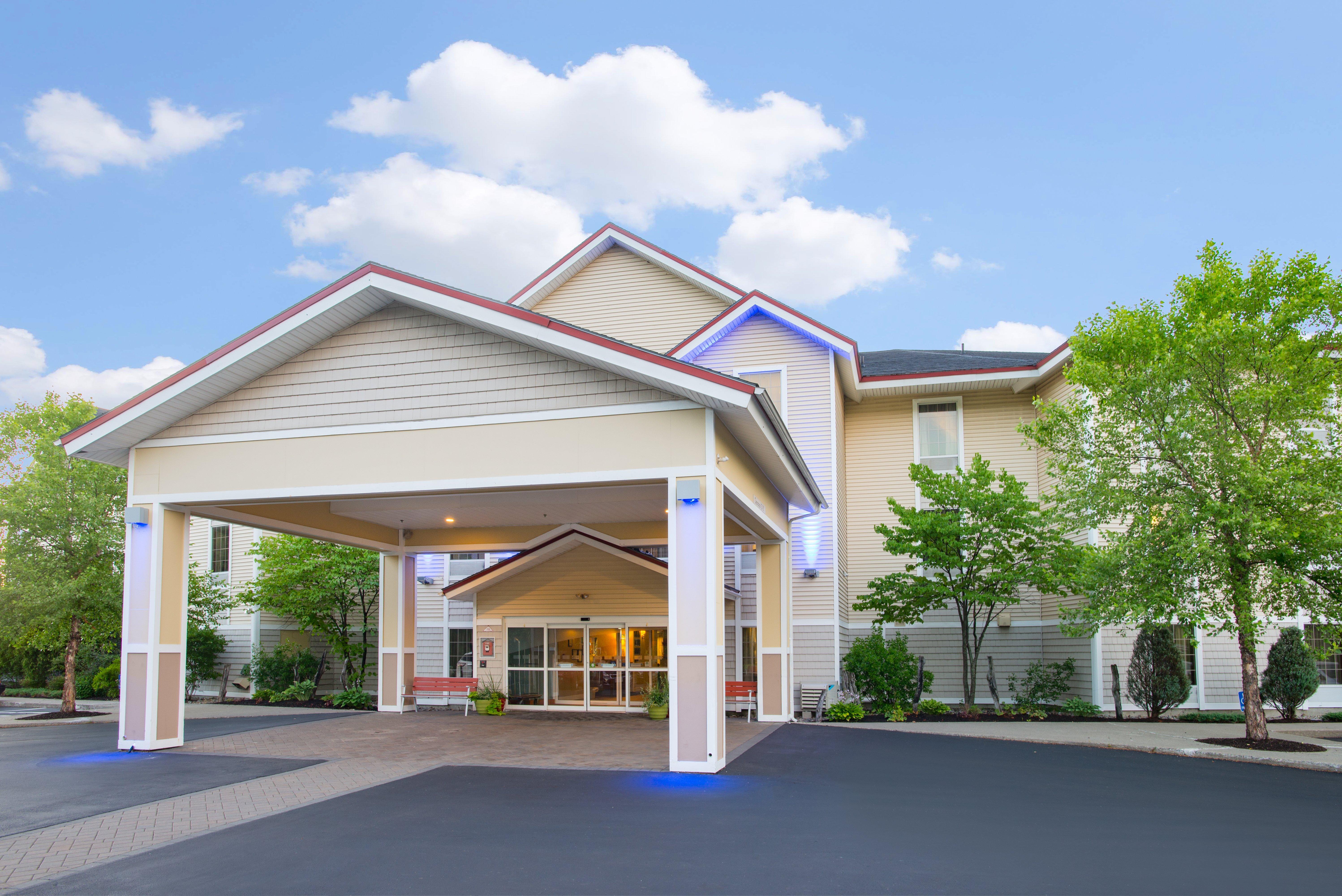 Holiday Inn Express Hotel & Suites Brattleboro By Ihg Exterior photo