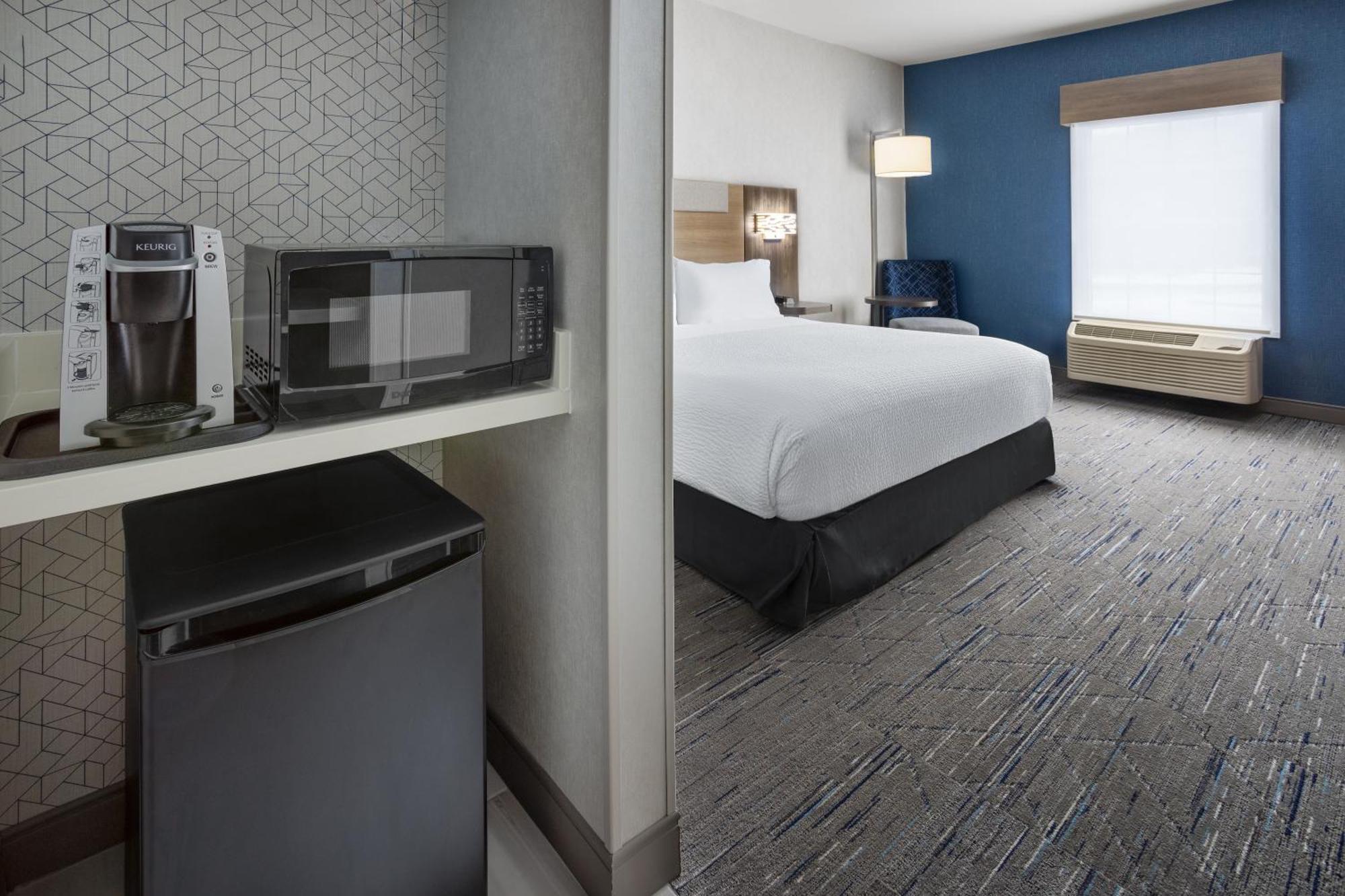 Holiday Inn Express Hotel & Suites Brattleboro By Ihg Exterior photo