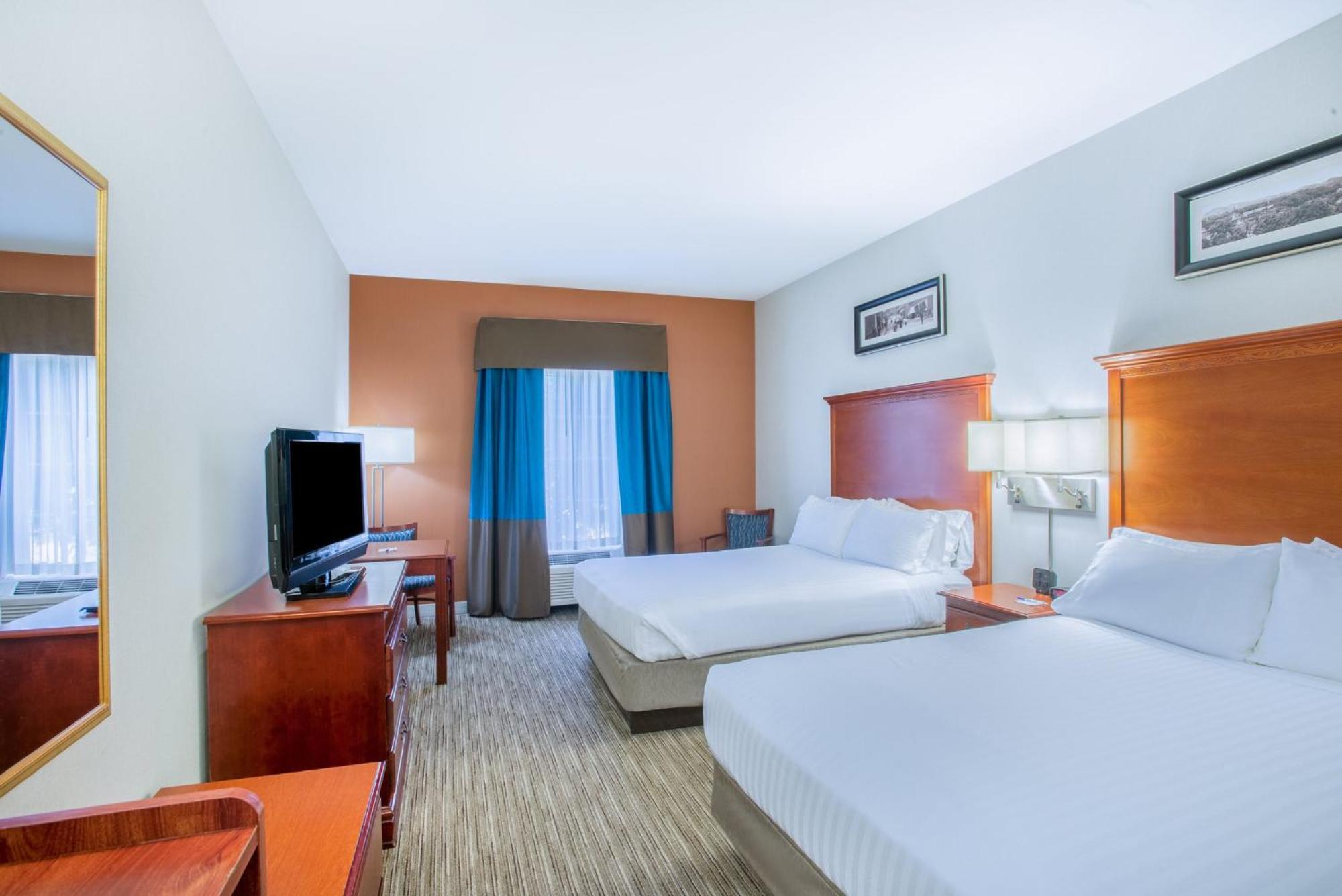 Holiday Inn Express Hotel & Suites Brattleboro By Ihg Exterior photo